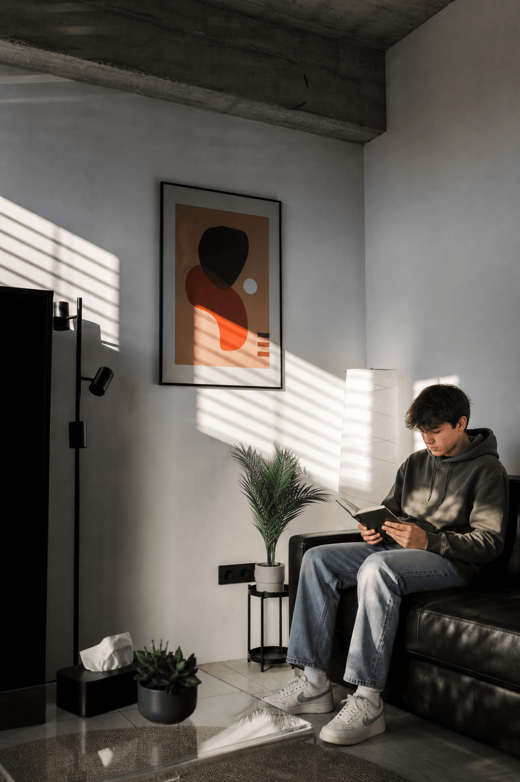 Adolescent sam kraj prozora, u mislima — identitet i samopouzdanje u adolescenciji